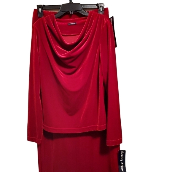 Bentley Arbuckle red velvet NWT size 10 top and skirt - Picture 1 of 14